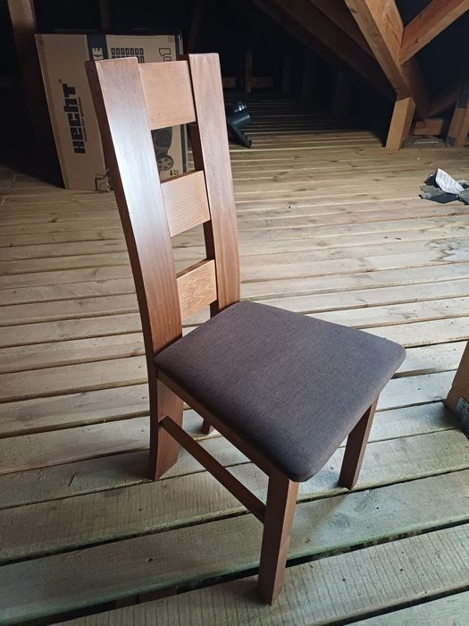 Zestaw 6 solidnych krzeseł drewnianych – Nowoczesny styl, stan idealny