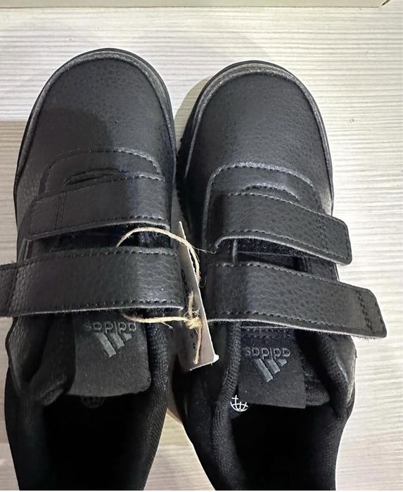 Adidas демі кросівки оозиіои від 30 до 35,5
