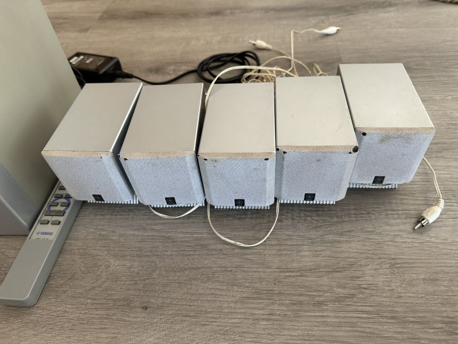 Amplificador de som e colunas
