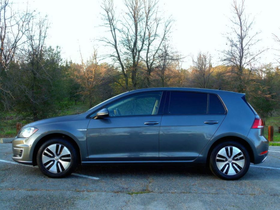 Volkswagen e-Golf      2020