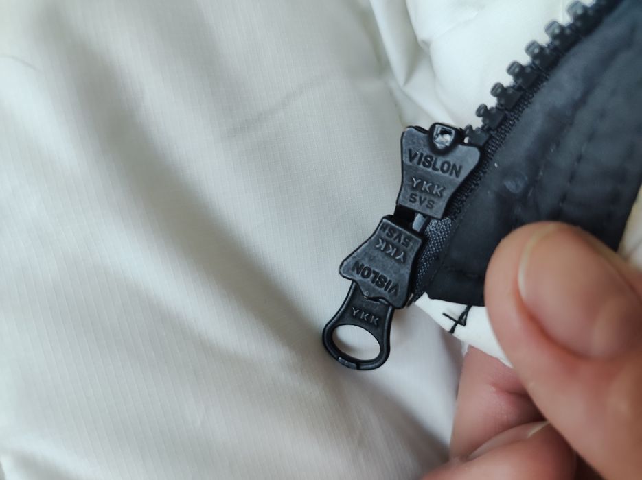 Фірмова чоловіка куртка мега легка