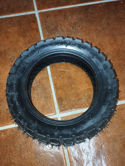 Peneu 10 polegadas