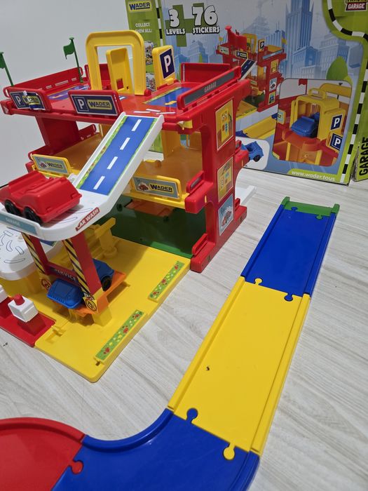 WADER Garaż Serwis z drogą 3 poziomy 50470 Zabawka dla dzieci + 2 autk