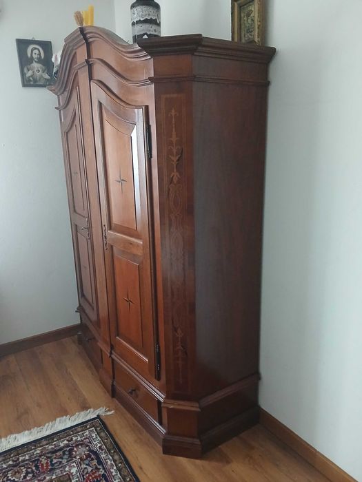 Klasyczna szafa/ bieliżniarka