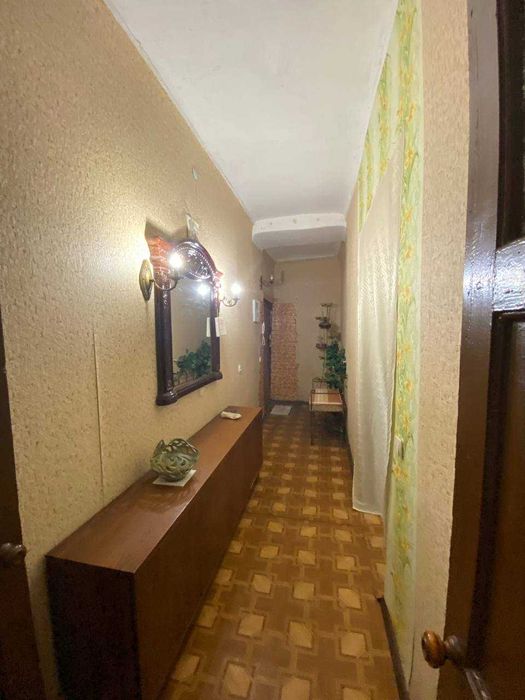 Продаётся двухкомнатная квартира по улице Соборности, ост. Театральная