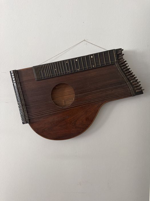 Stara drewniana cytra