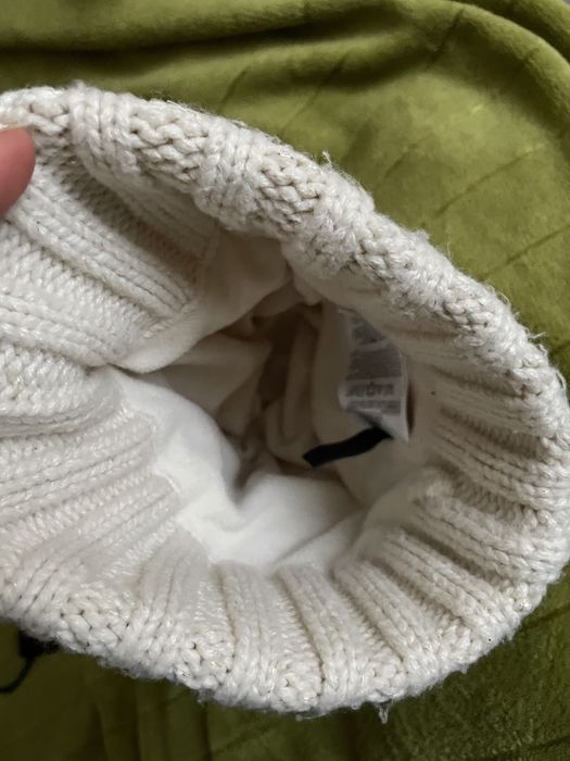 Biała czapka z pomponem GapKids