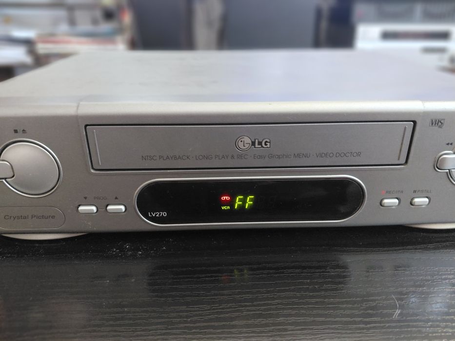 Відеомагнітофон LG LV270