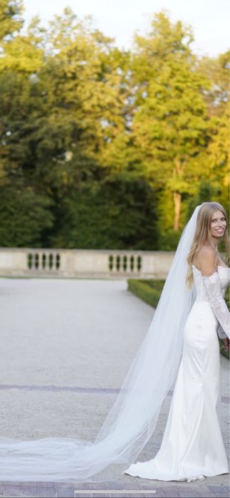 Przepiękna suknia ślubna rybka z trenem Madonna S