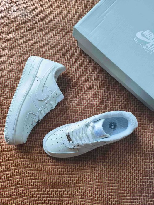 Białe trampki damskie marki Nike. Rozmiar 38