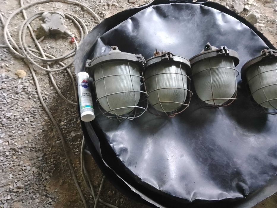 Stara lampa przemysłowa PRL