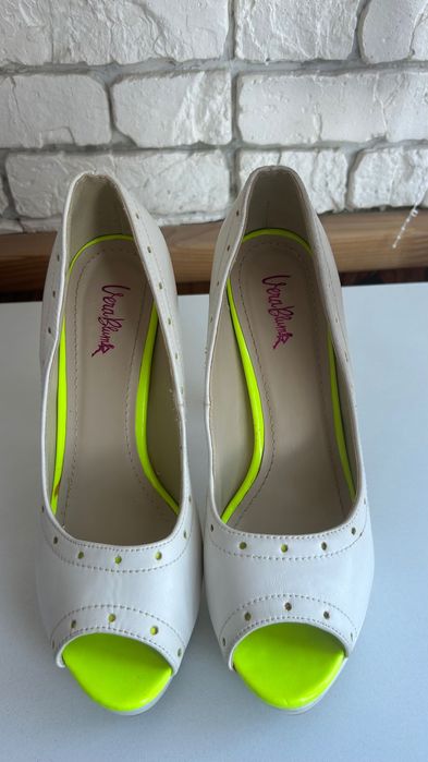 Стильні відкриті туфлі Vera Blum!