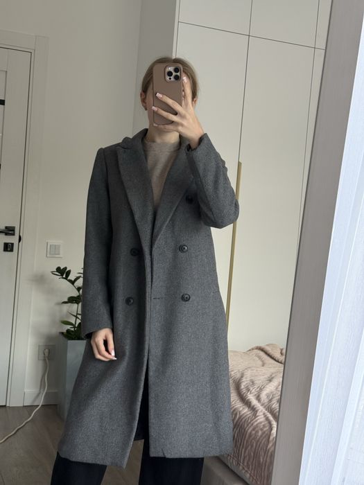 Сіре пальто Stradivarius