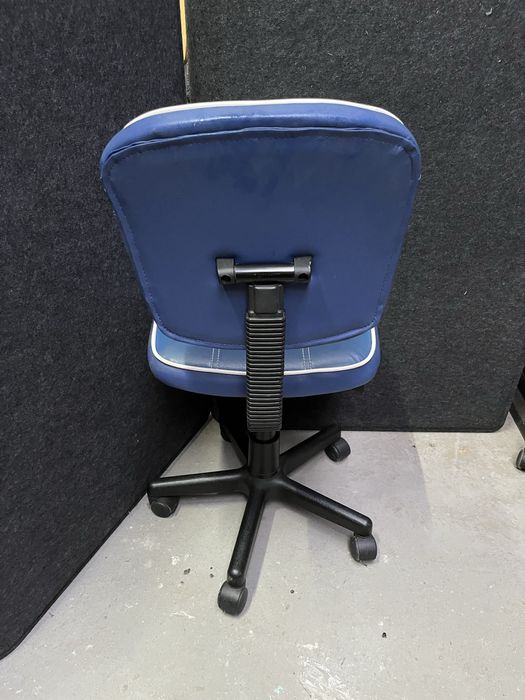 Cadeira de secretaria azul