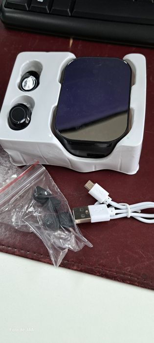 Fones/auriculares novos, sem uso e ainda dentro da caixa.