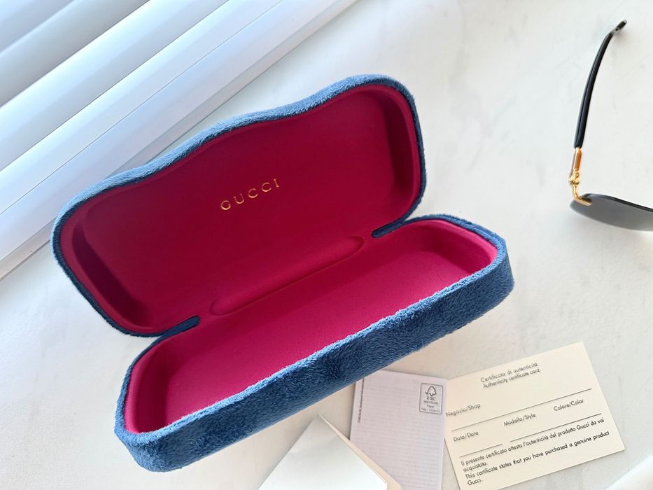 Оригинальные солнцезащитные очки
GUCCI, модель GG1221S-001 56