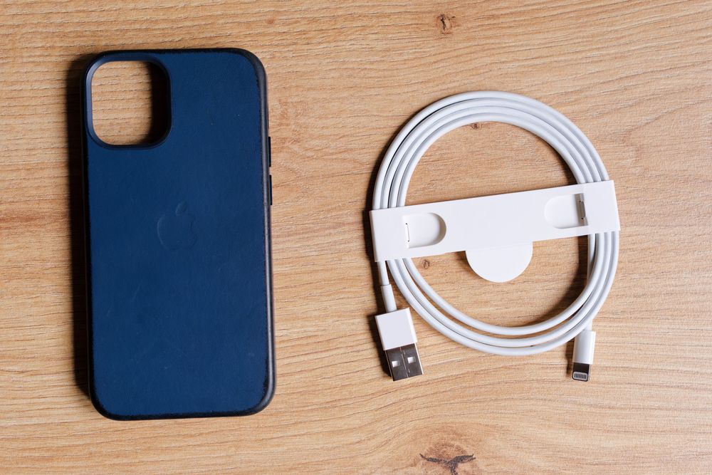Etui do iPhone 12 mini + kabel gratis