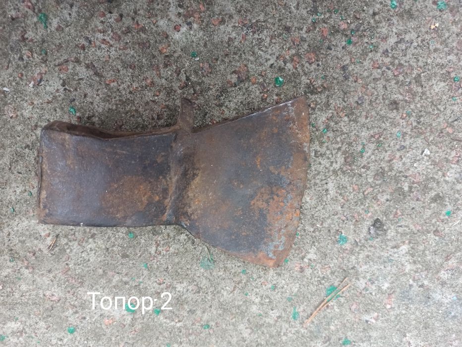 Кованый топор старый