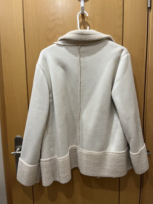 Casaco todo em pelo branco