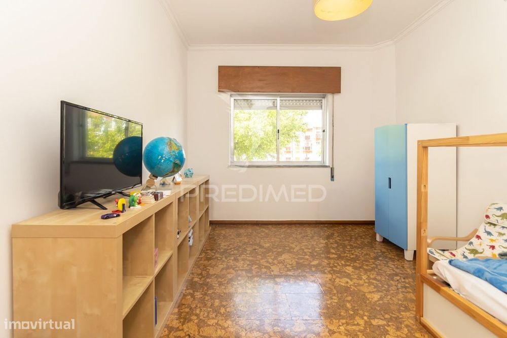 Apartamento T2 com 2 Marquises ,4 Caminhos em Setúbal.