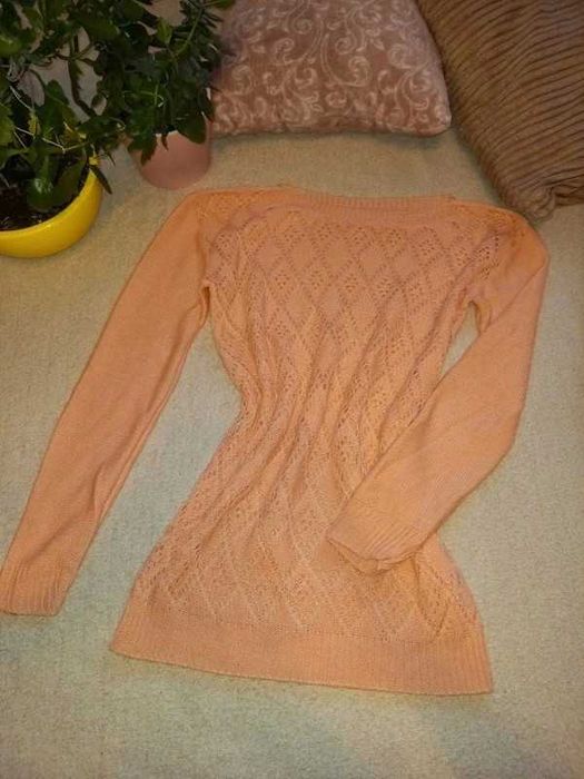 Ażurowy swterek jasny róż morelka