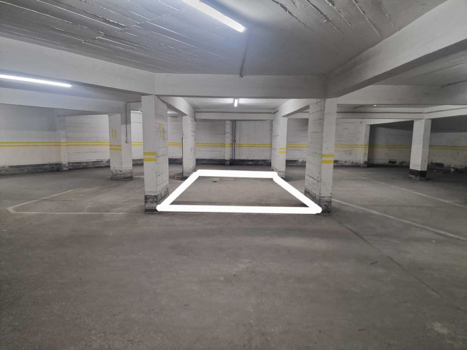**Parqueamento no Cacém – 16 m²**
