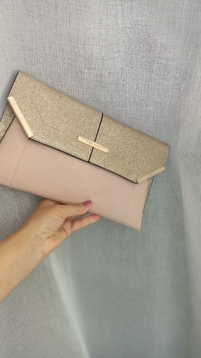 Клатч кольору пудра .