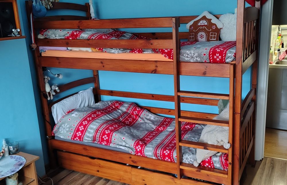 Łóżko piętrowe drewniane