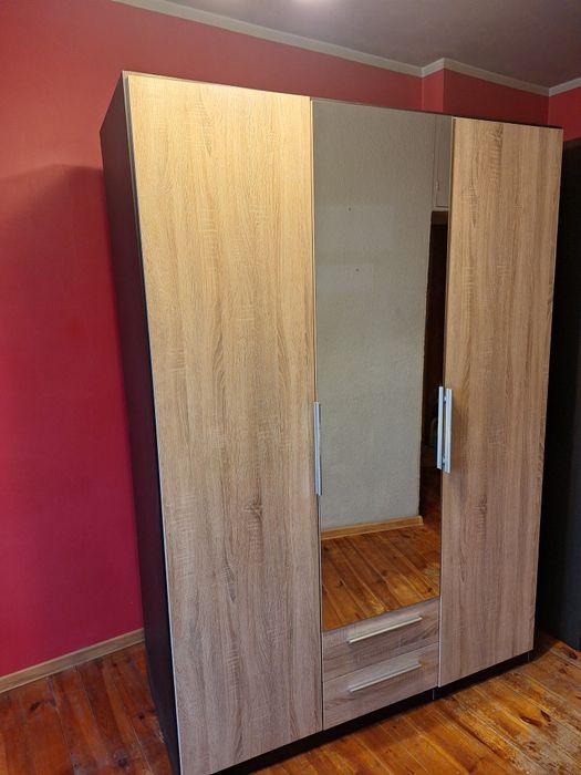 szafa trzydrzwiowa z lustrem 150 cm