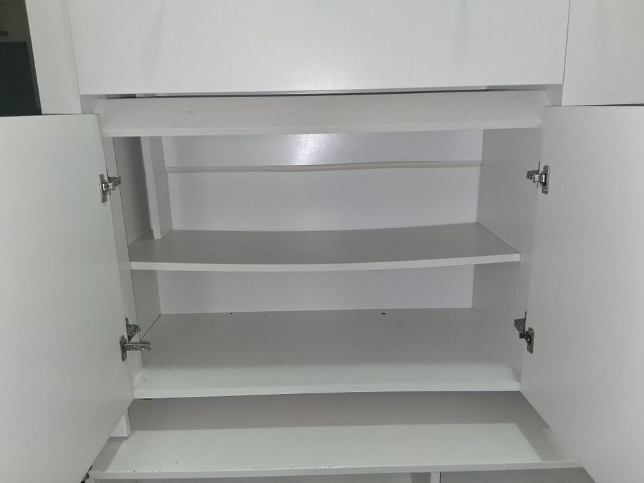 Aparador branco / Móvel de arrumação