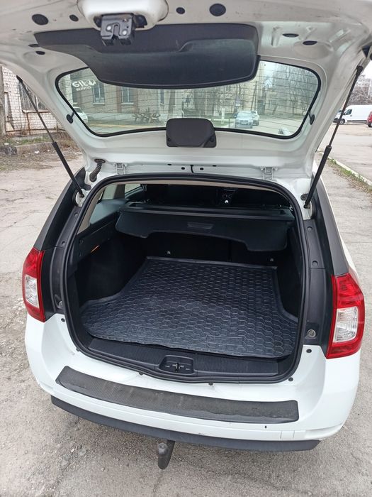 Продам Рено один хозяин с автосалона