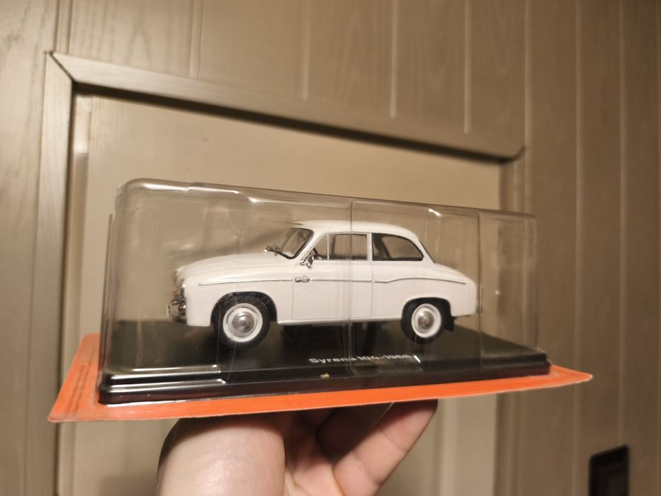 "Kultowe samochody PRL, Syrena 104, skala 1:24 od Hachette, NOWY!"