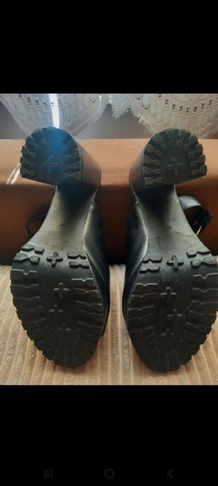Czarne sandałki na słupku H&M Dividet