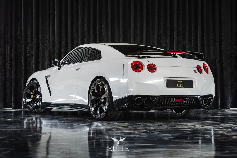 Nissan GT-R Standard