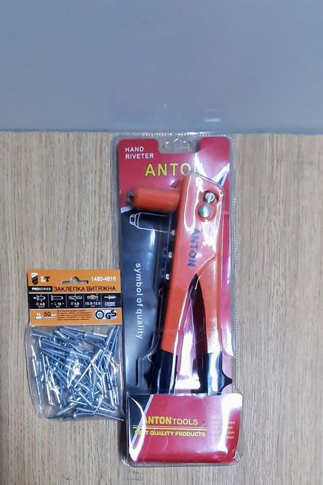 Пістолет заклепувальний ручний  з набором заклепок