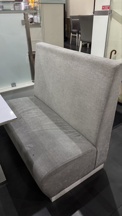 Mesas, cadeiras, sofas e móvel