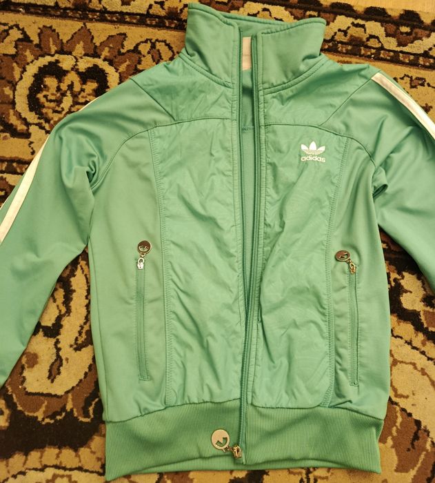 спортивний костюм adidas на дівчинуу