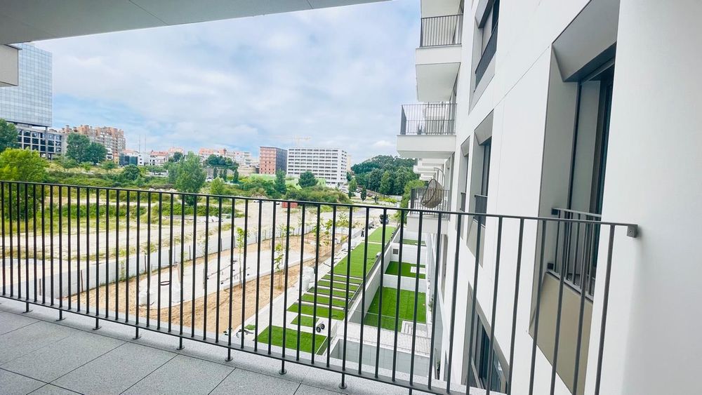 T1 + 1 em empreendimento de luxo com piscina interior e ginásio