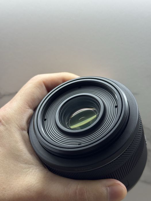 Обʼєктив Canon 35mm f1.8 macro