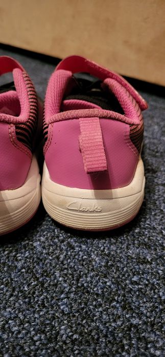 Кросівки Clarks для дівчинки