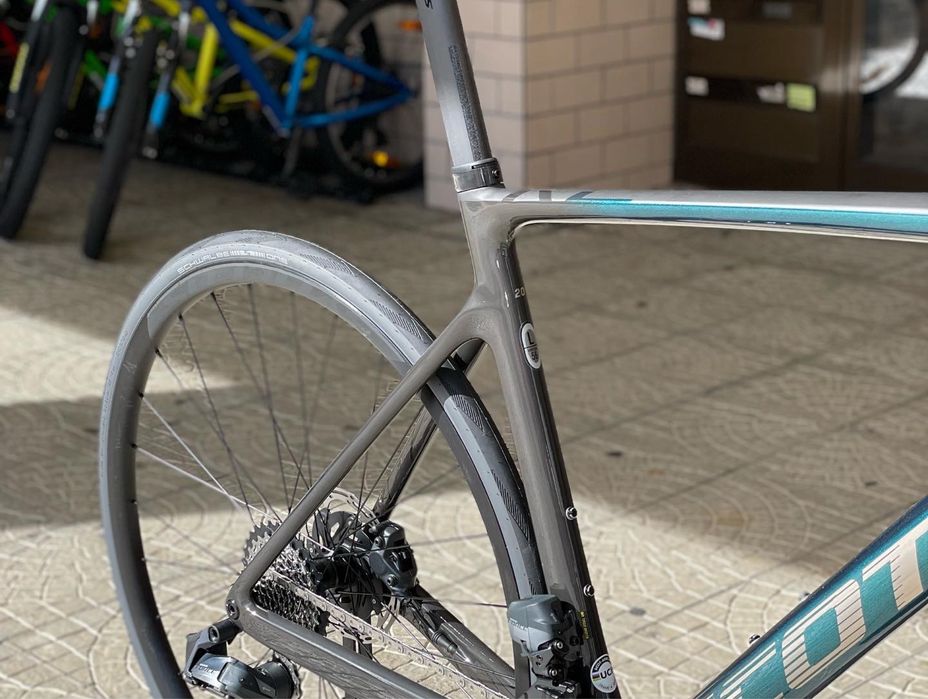 Bicicleta Estrada Scott Addict RC 20 / Nova