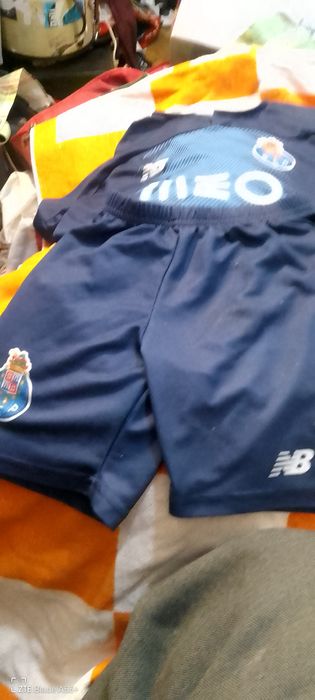 camisola + calção de criança até 8 anos ( exemplar unico