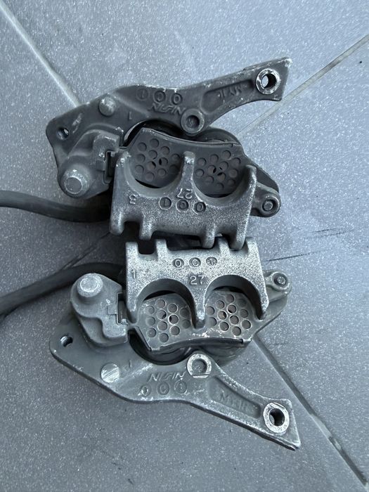 Zacisk hamulcowy przedni prawy i lewy Honda Transalp xl650
