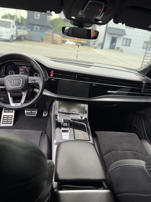Audi q7.