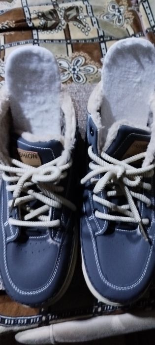 Продам зимние мужские ботинки.