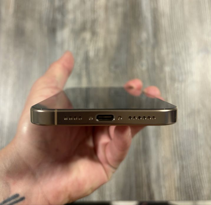 iPhone 16 Pro Max 256GB Desert Titanium • Офіціал • 90% АКБ