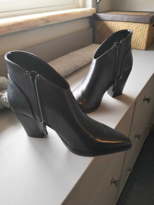 Bota de senhora cano baixo ou botins.