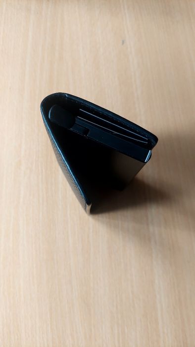 Магнитный автоматический зажим для банковских карт