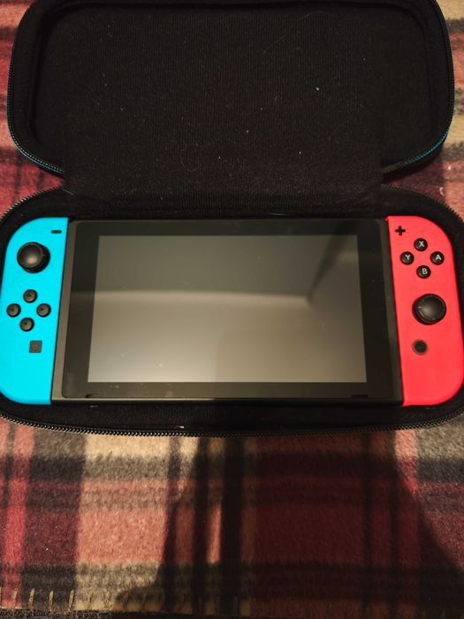 Nintendo Switch (1. generacja) + 3 gry + komplet + etui