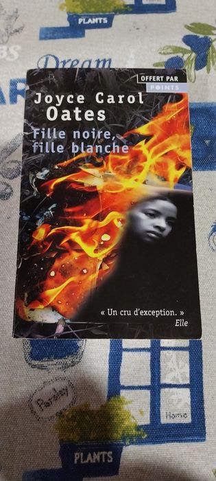 Fille noire, fille blanche. Portes incluídos
